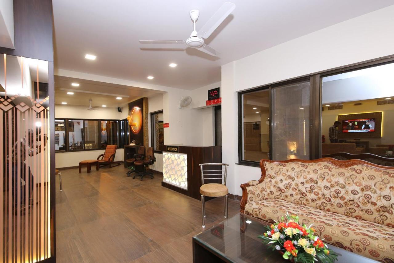 Capital O 36691 Hotel Aashirwad Inn 자발푸르 외부 사진